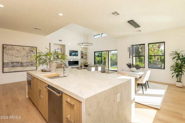 3021 E Rosemonte Drive, Phoenix, AZ 85050