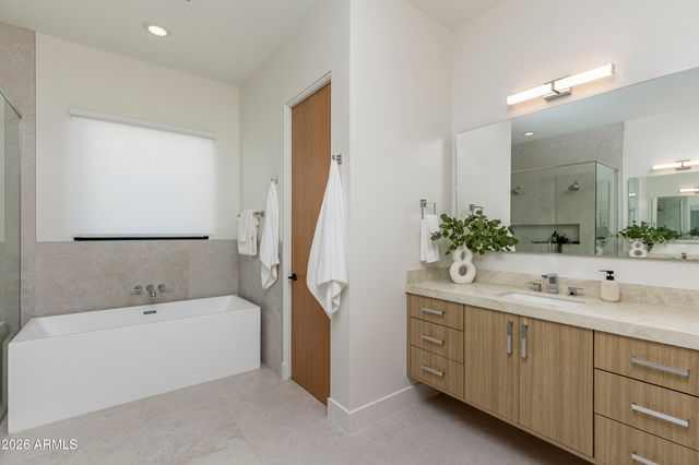 3021 E Rosemonte Drive, Phoenix, AZ 85050
