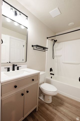 5042 S VIKING DR, South Ogden, UT 84403