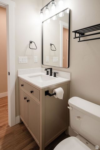 5042 S VIKING DR, South Ogden, UT 84403