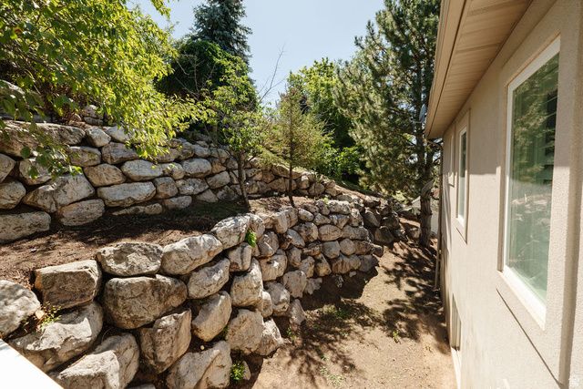 5042 S VIKING DR, South Ogden, UT 84403