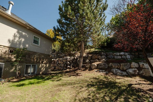 5042 S VIKING DR, South Ogden, UT 84403