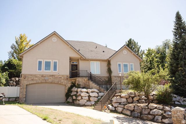 5042 S VIKING DR, South Ogden, UT 84403