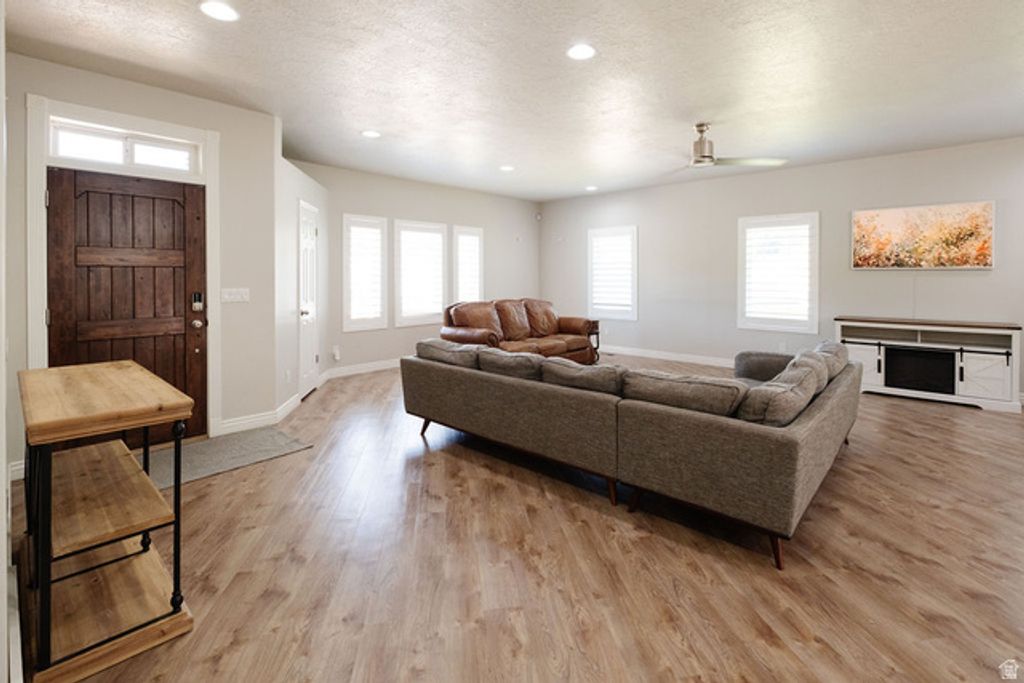 5042 S VIKING DR, South Ogden, UT 84403 — photo 4