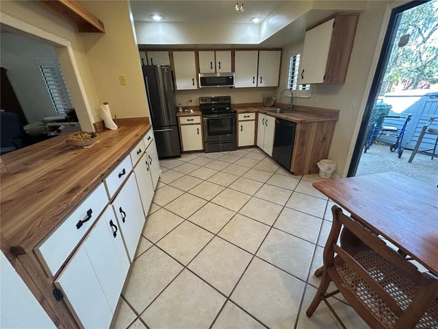 906 VILLAGE GREEN ROAD, Deland, FL 32720