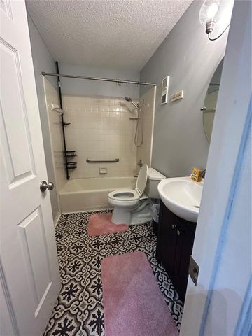 906 VILLAGE GREEN ROAD, Deland, FL 32720