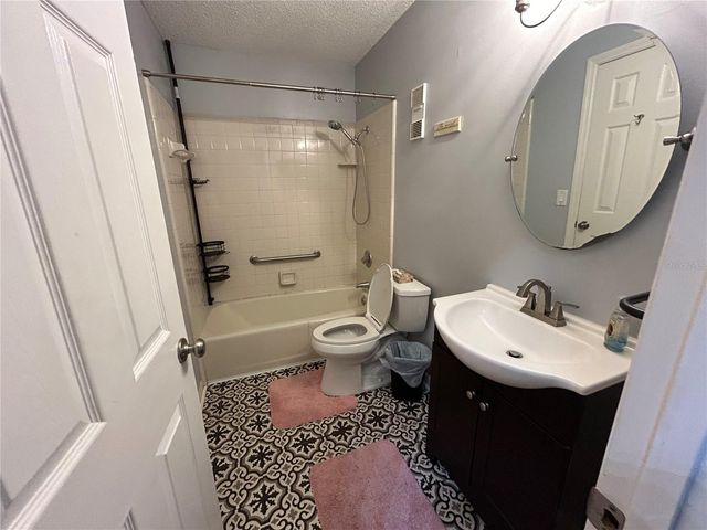 906 VILLAGE GREEN ROAD, Deland, FL 32720