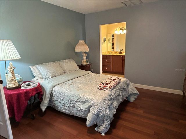 906 VILLAGE GREEN ROAD, Deland, FL 32720