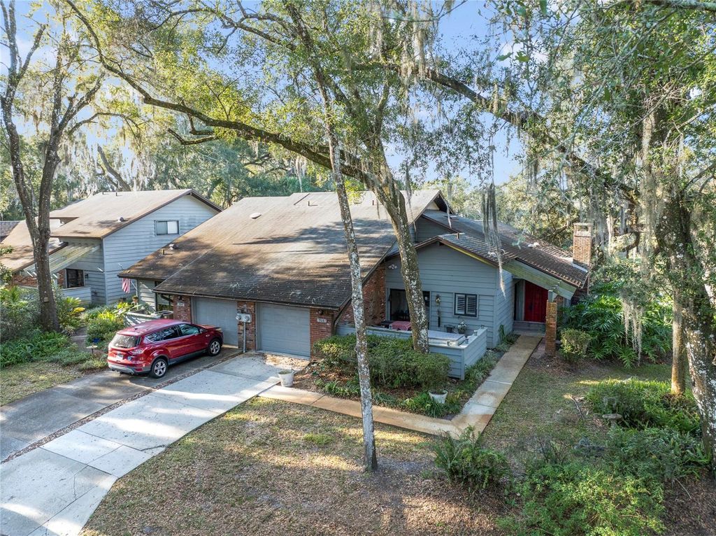 906 VILLAGE GREEN ROAD, Deland, FL 32720