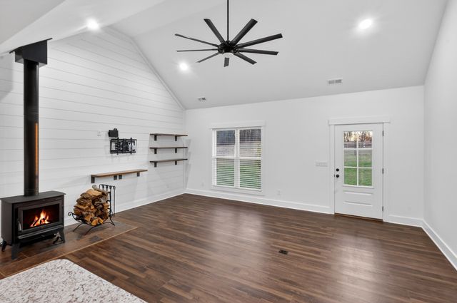 249 Claypool Rd, Bethpage, TN 37022