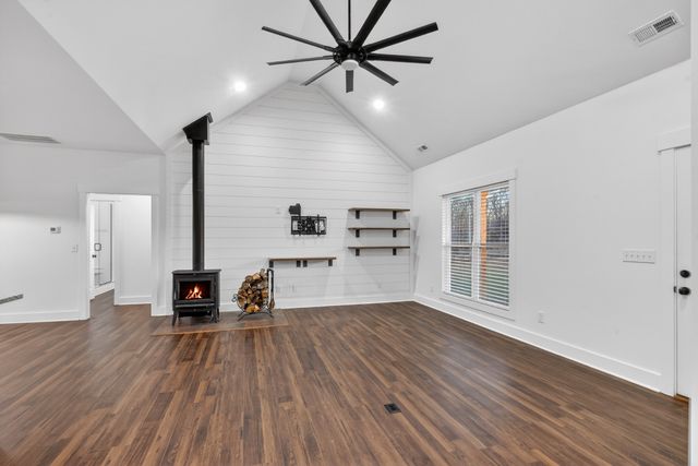 249 Claypool Rd, Bethpage, TN 37022