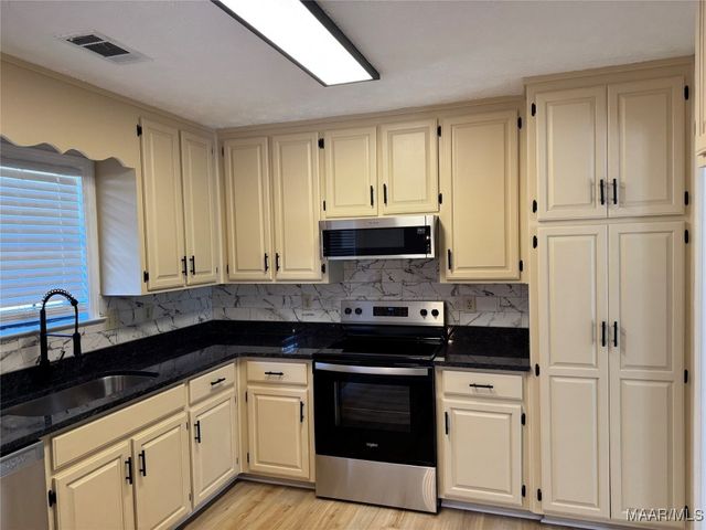6000 Vineyard Lane, Montgomery, AL 36117