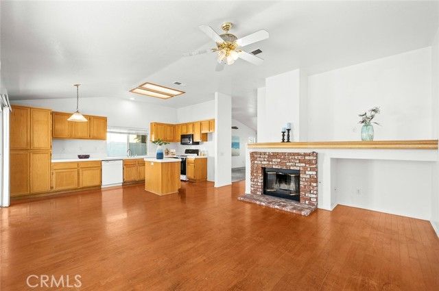 2062 Aberdeen, Corona, CA 92881