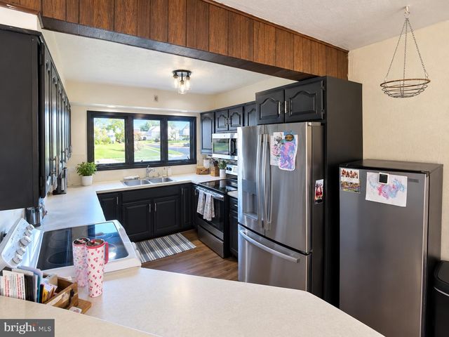 223 INDIAN CREEK, Levittown, PA 19057