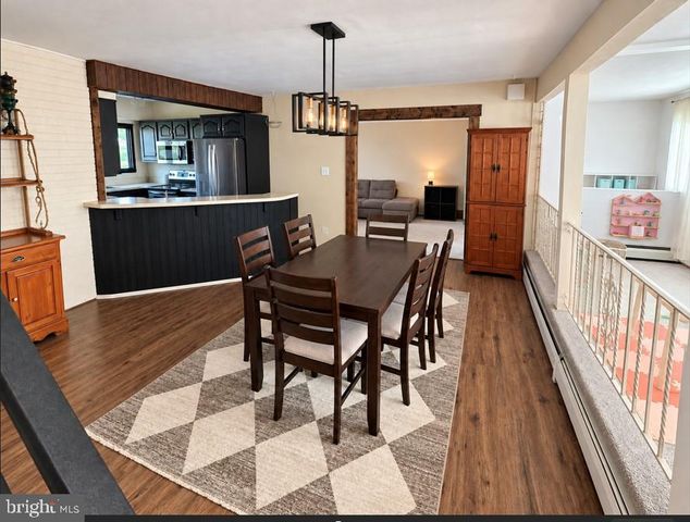 223 INDIAN CREEK, Levittown, PA 19057