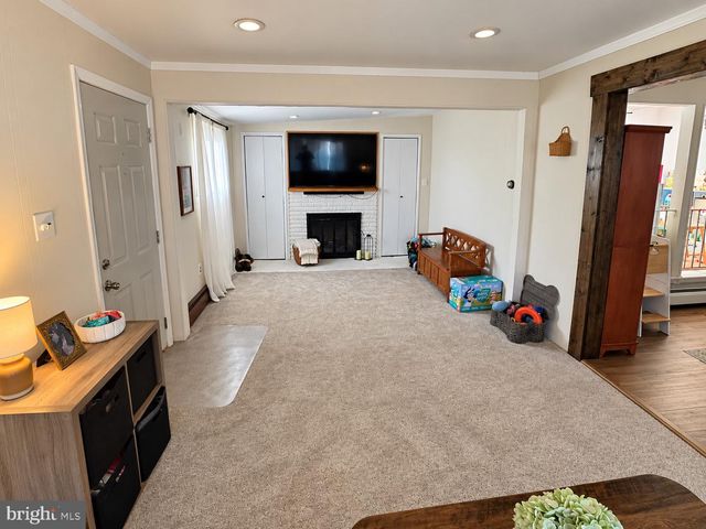 223 INDIAN CREEK, Levittown, PA 19057