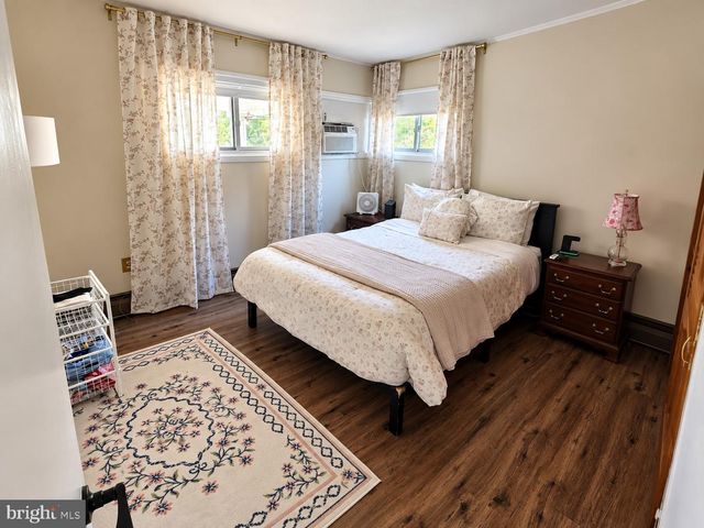 223 INDIAN CREEK, Levittown, PA 19057