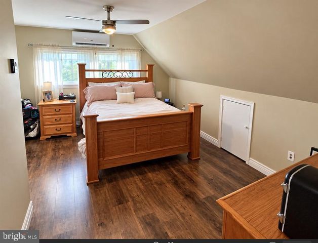 223 INDIAN CREEK, Levittown, PA 19057