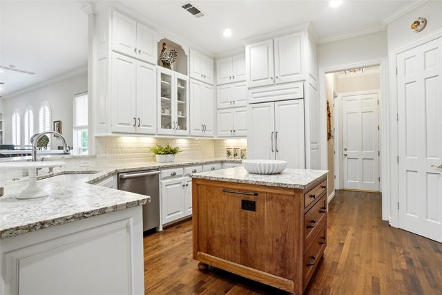 803 Woodcrest Court, Southlake, TX 76092