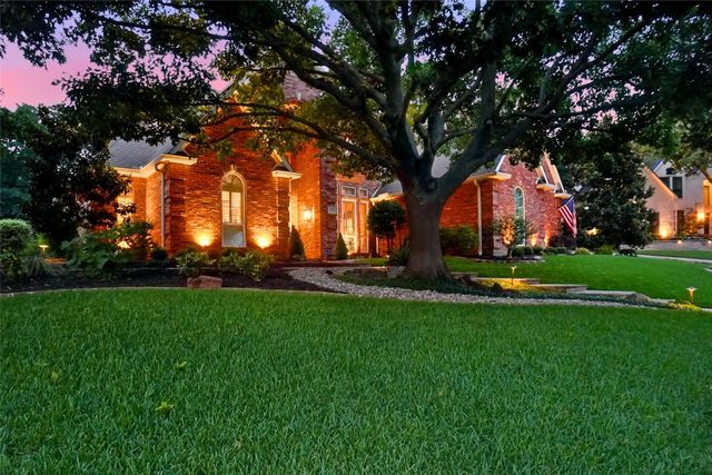 803 Woodcrest Court, Southlake, TX 76092