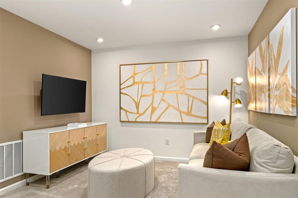 Image 19 of property listing at 9876 WALKWAY DRIVE, Orlando, FL 32832