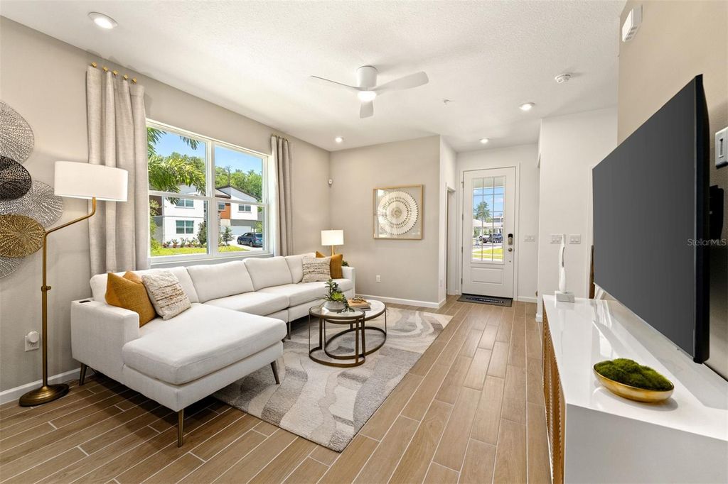 Image 9 of property listing at 9876 WALKWAY DRIVE, Orlando, FL 32832