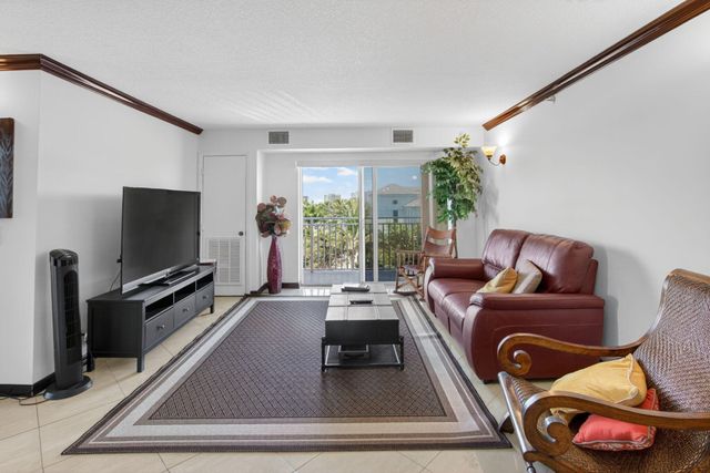 4505 S Ocean Boulevard, Highland Beach, FL 33487