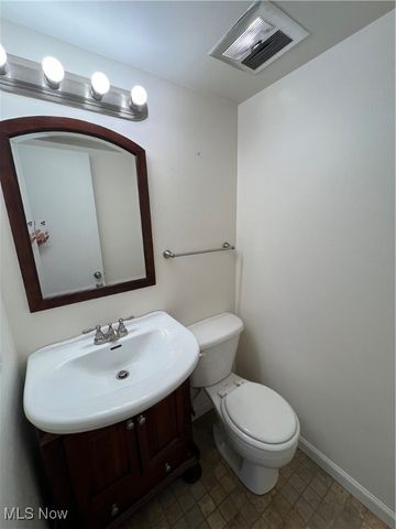 6910 Carriage Hill Drive 104, Brecksville, OH 44141