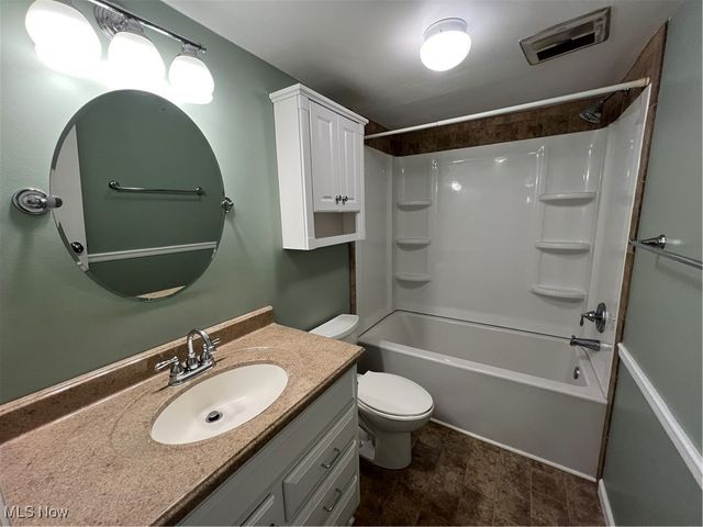 6910 Carriage Hill Drive 104, Brecksville, OH 44141