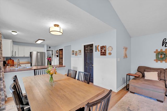 11115 Oak Bend Ct, Louisville, KY 40241