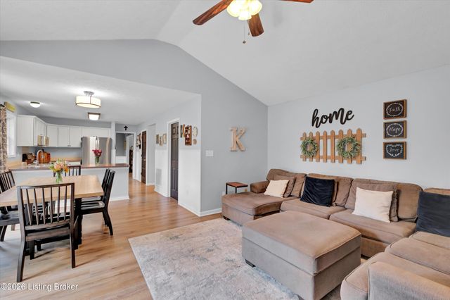 11115 Oak Bend Ct, Louisville, KY 40241