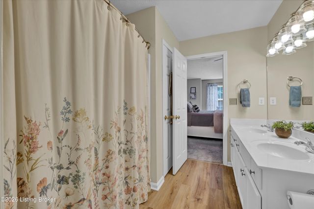 11115 Oak Bend Ct, Louisville, KY 40241