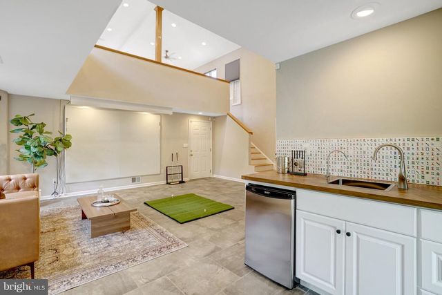 7113 CAROL LN, Falls Church, VA 22042