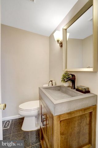 7113 CAROL LN, Falls Church, VA 22042