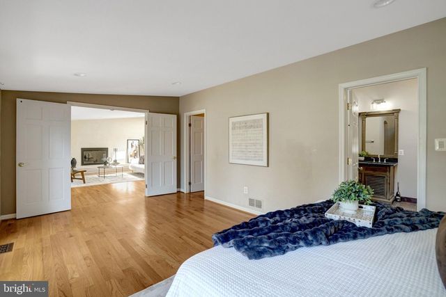 7113 CAROL LN, Falls Church, VA 22042