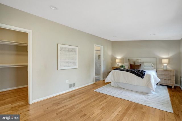 7113 CAROL LN, Falls Church, VA 22042