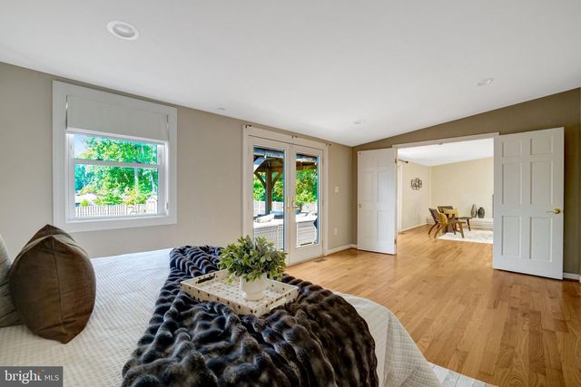 7113 CAROL LN, Falls Church, VA 22042