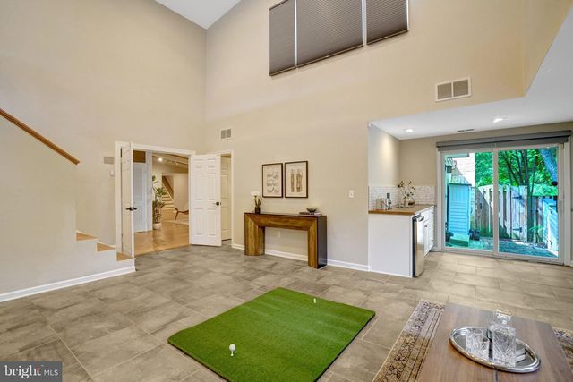 7113 CAROL LN, Falls Church, VA 22042