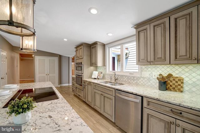7113 CAROL LN, Falls Church, VA 22042