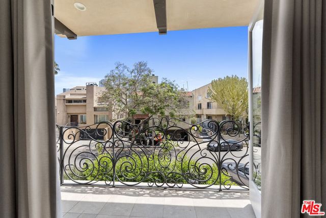 1825 Pandora Avenue PH 404, Los Angeles, CA 90025