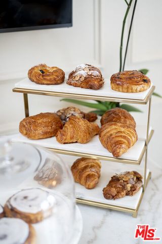 1825 Pandora Avenue PH 404, Los Angeles, CA 90025