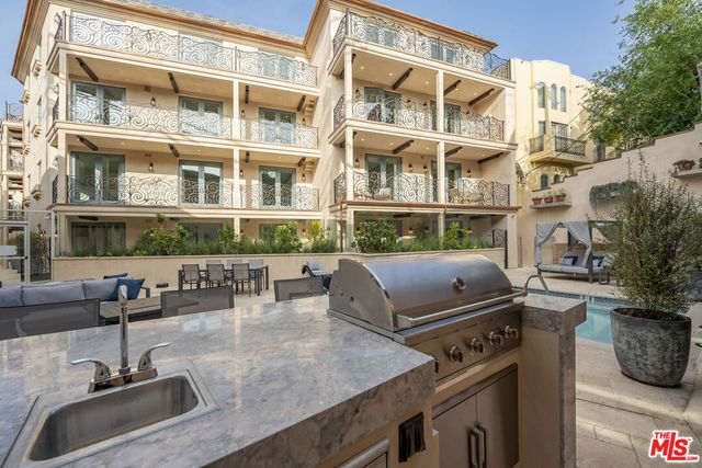 1825 Pandora Avenue PH 404, Los Angeles, CA 90025