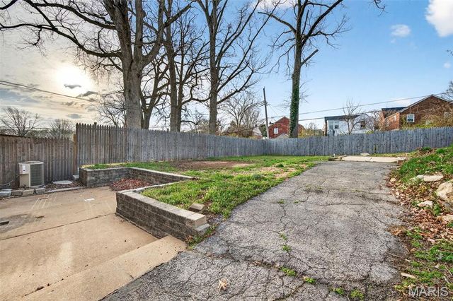 520 Ruthland Drive, St Louis, MO 63125