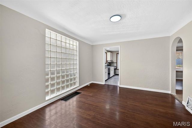 520 Ruthland Drive, St Louis, MO 63125