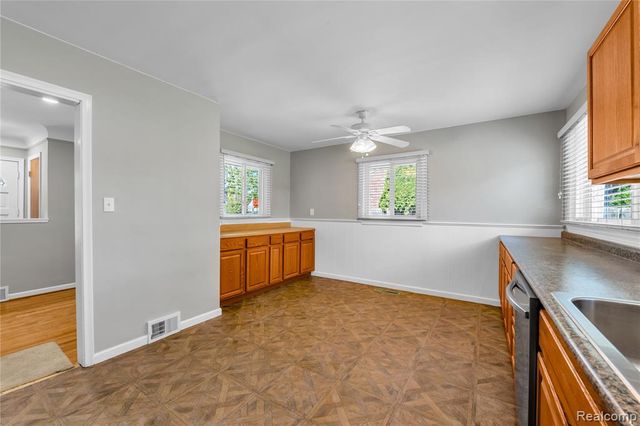 3216 Maplewood Avenue, Royal Oak, MI 48073