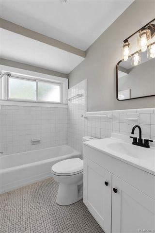 3216 Maplewood Avenue, Royal Oak, MI 48073