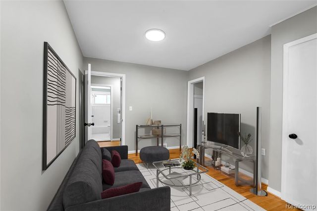 3216 Maplewood Avenue, Royal Oak, MI 48073