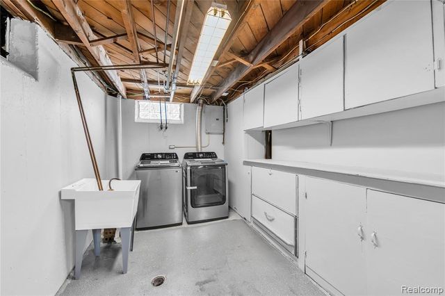 3216 Maplewood Avenue, Royal Oak, MI 48073