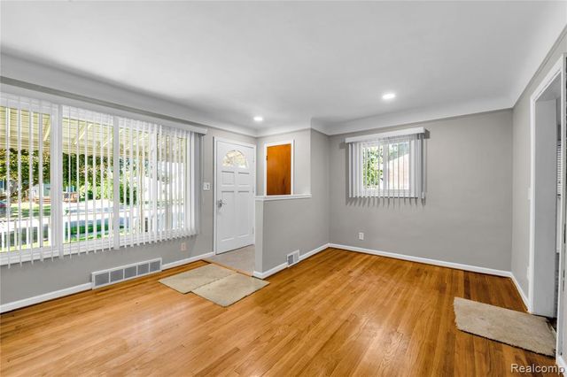 3216 Maplewood Avenue, Royal Oak, MI 48073