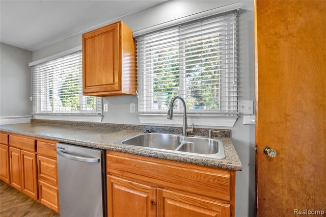 3216 Maplewood Avenue, Royal Oak, MI 48073